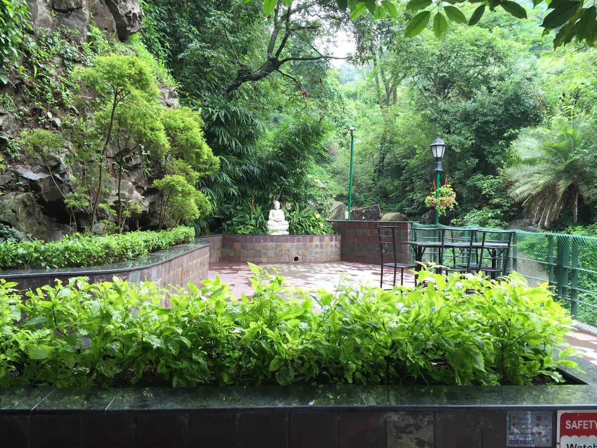 Savoy Greens Hotel Kasauli Esterno foto