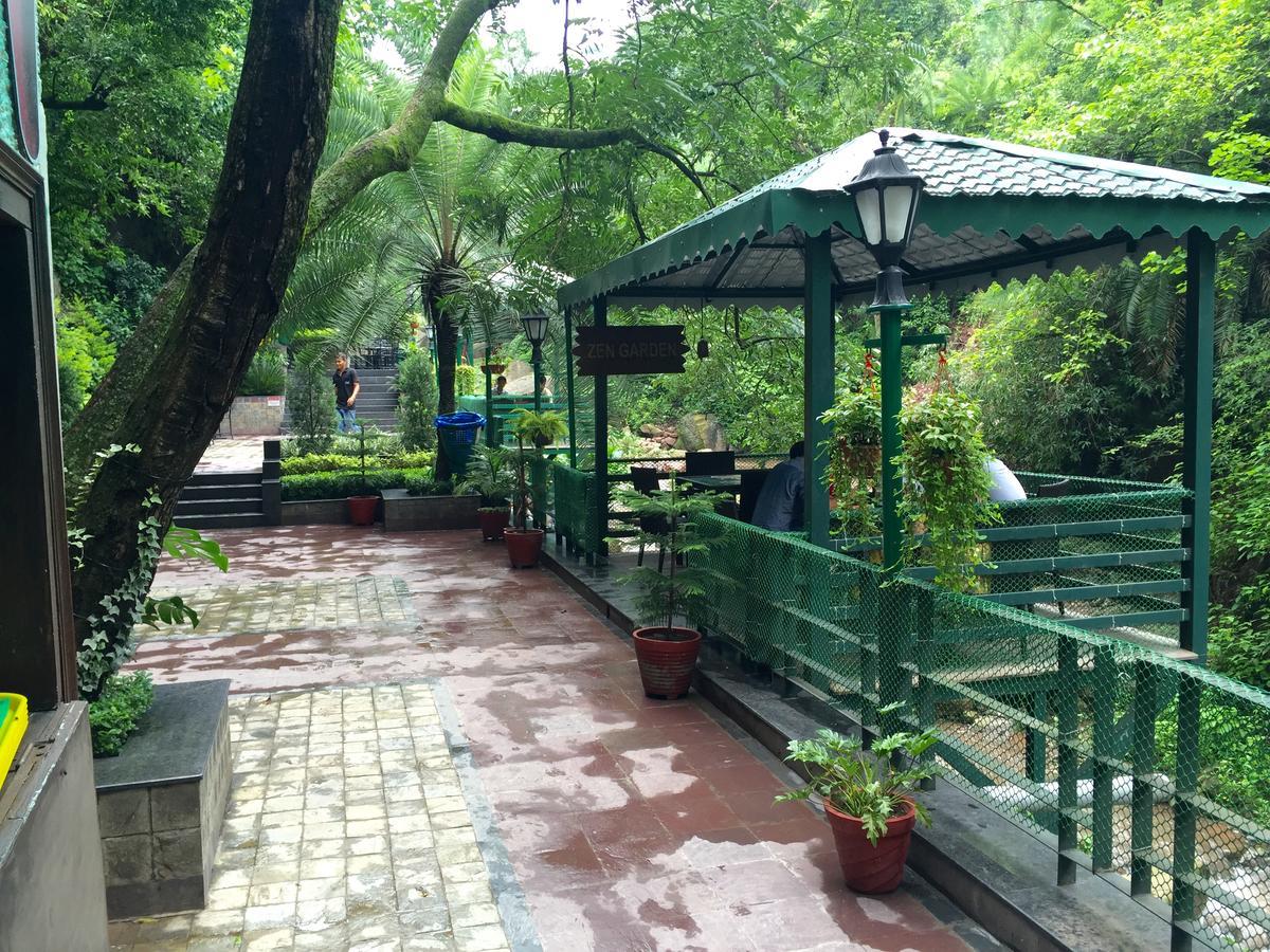 Savoy Greens Hotel Kasauli Esterno foto